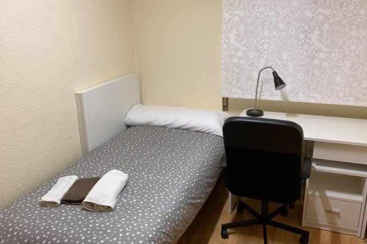 Residencia 12 Octubre Bed & Breakfast Madrid Bagian luar foto