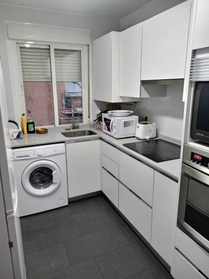 Residencia 12 Octubre Bed & Breakfast Madrid Bagian luar foto