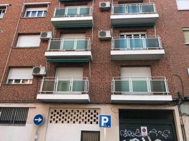 Residencia 12 Octubre Bed & Breakfast Madrid Bagian luar foto