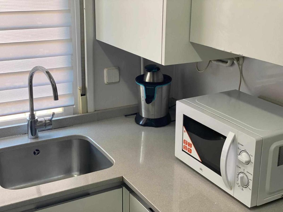 Residencia 12 Octubre Bed & Breakfast Madrid Bagian luar foto